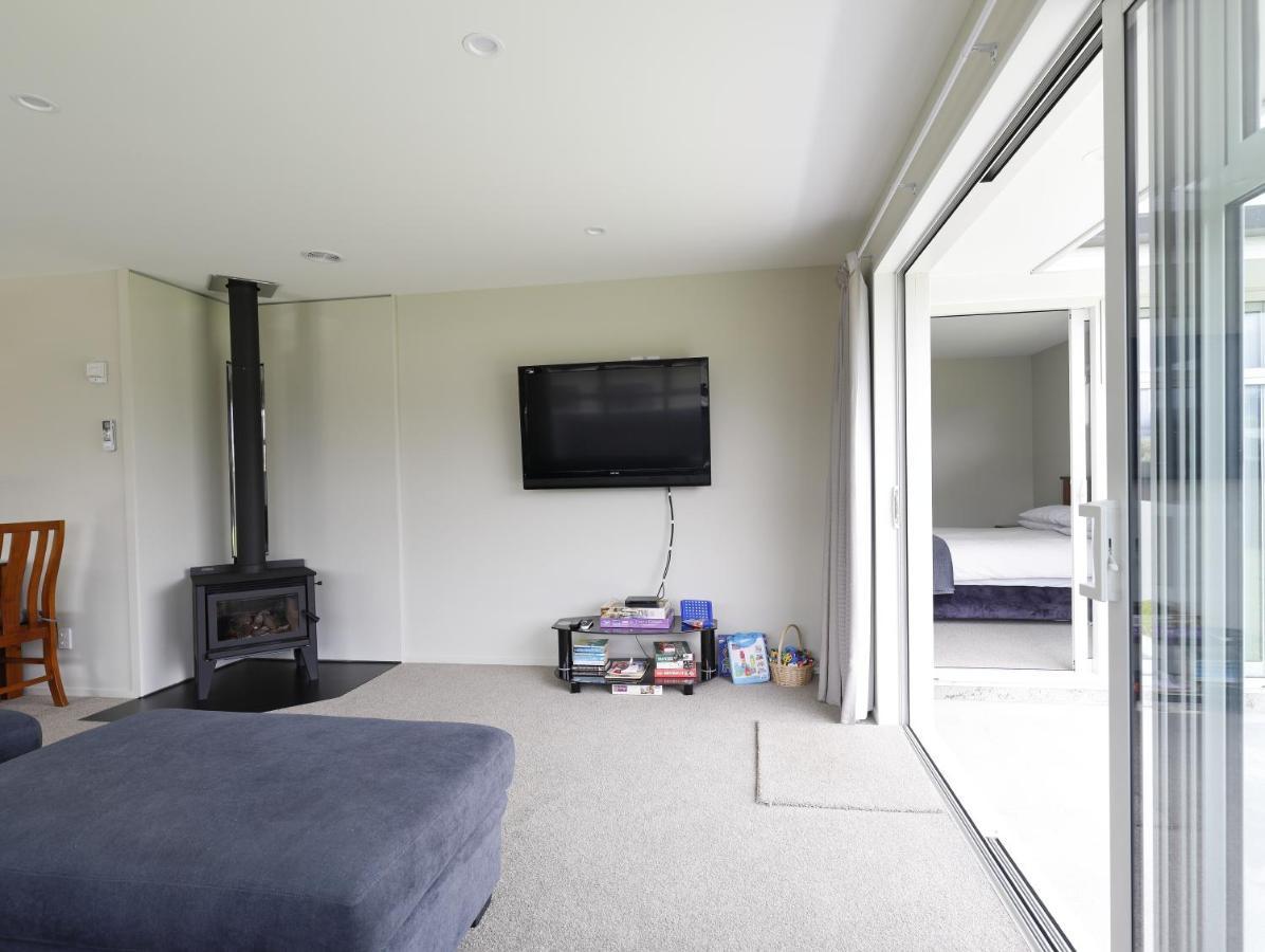 Fiordland Getaway - Te Anau Holiday Home Экстерьер фото