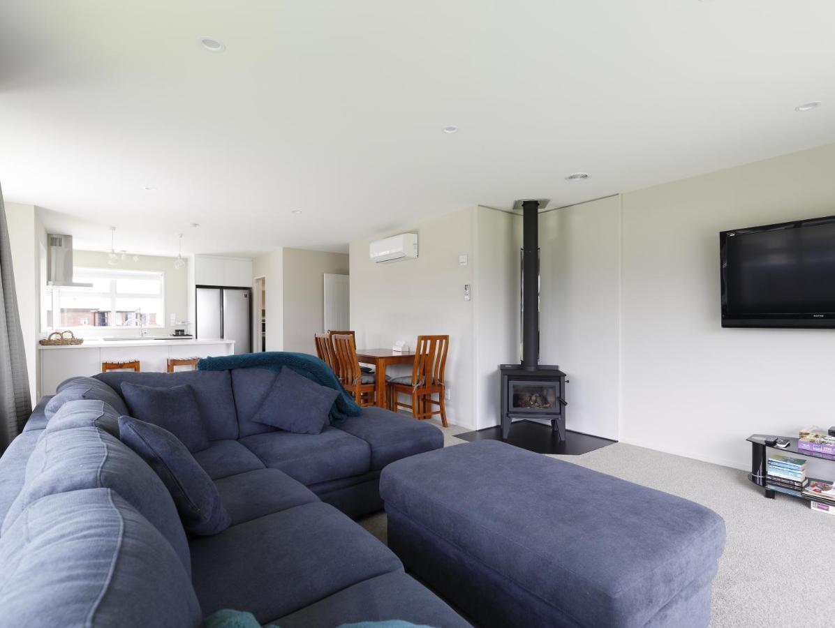 Fiordland Getaway - Te Anau Holiday Home Экстерьер фото